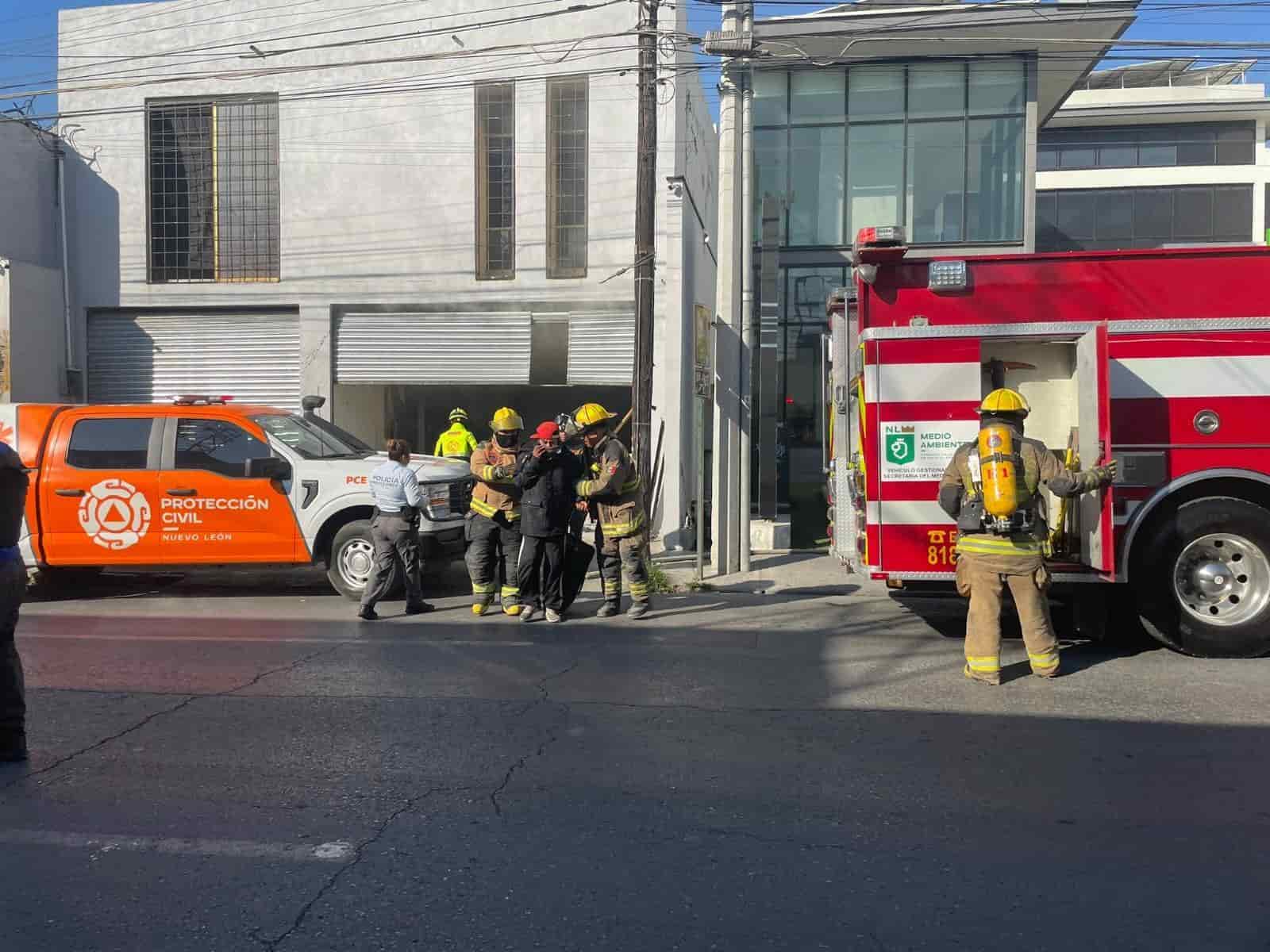 Después de presuntamente ocasionar un incendio en una bodega abandonada, una pareja, ella hondureña, fue arrestada por elementos de la Policía de Monterrey, esta mañana en el centro de la ciudad.