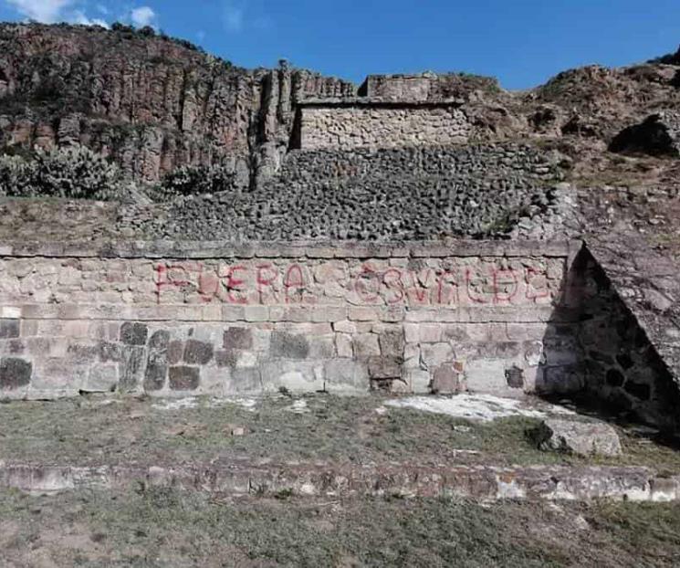 Dañan con grafiti monumentos arqueológicos en Huapalcalco