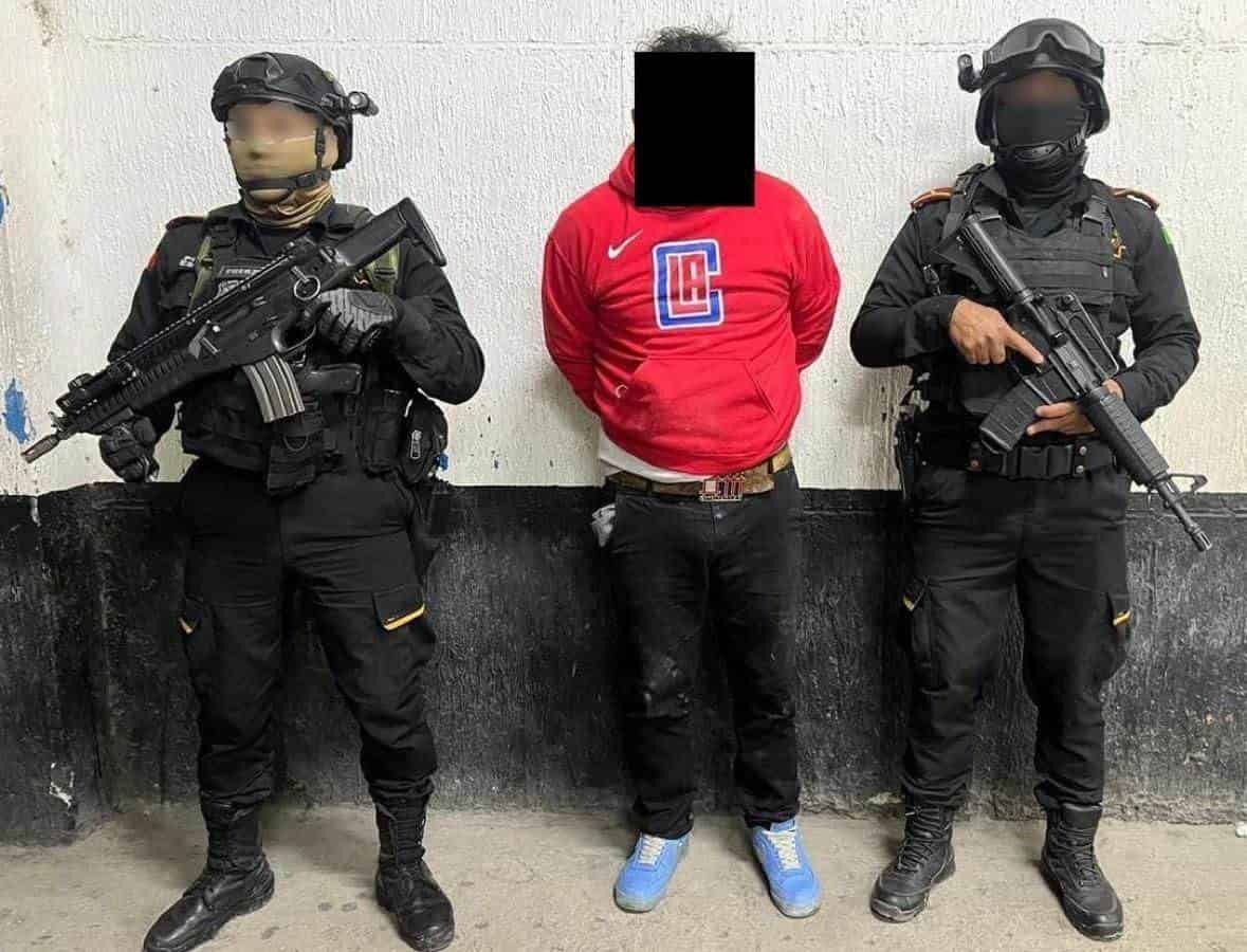 Uno de los tres participantes en el asalto a balazos de un negocio, de donde se llevaron 200 mil pesos en efectivo, fue detenido por elementos de Fuerza Civil en la zona norte del área metropolitana de Monterrey.