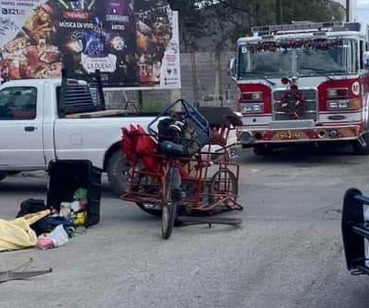 Bolero es impactado por camioneta a bordo de su triciclo en Linares