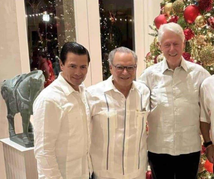 Reaparece Enrique Peña Nieto junto a Bill Clinton