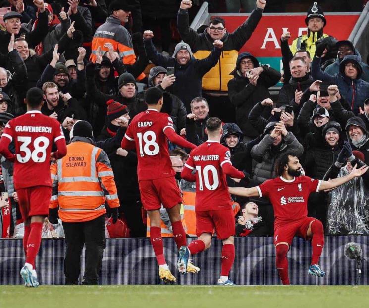 Liverpool vence a Newcastle y se afianzan de líderes en la Premier