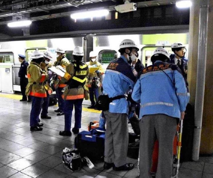 Mujer apuñala a tres hombres en estación Akihabara, en tren de Tokio