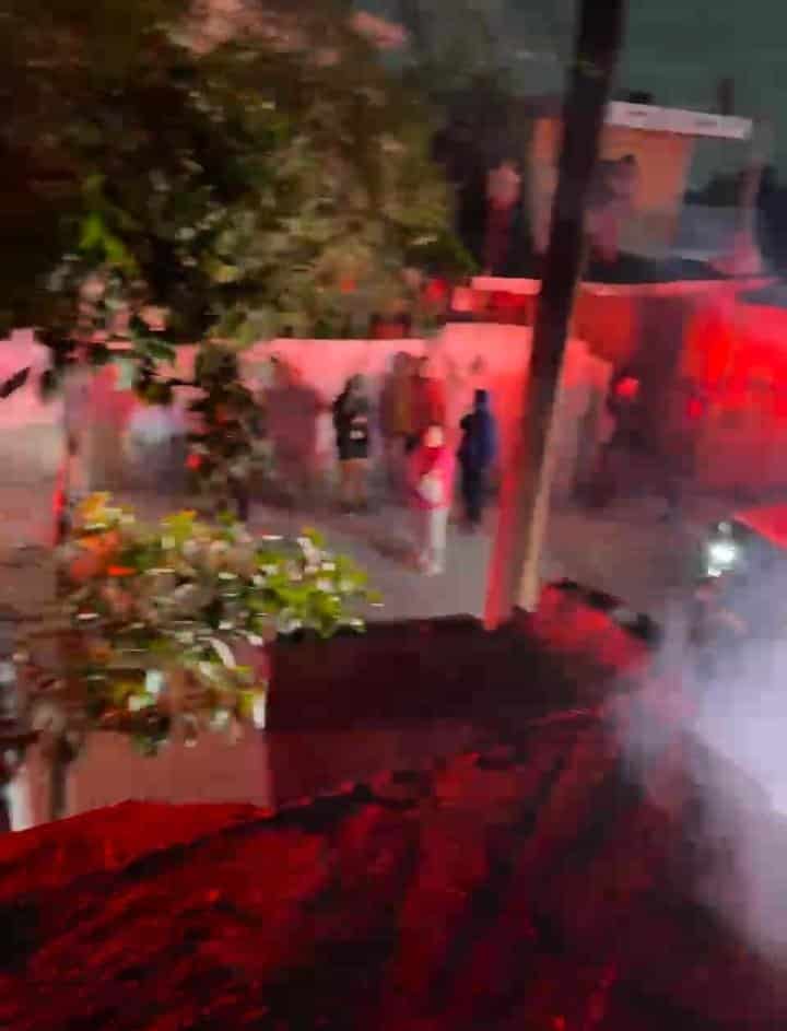 Luego de presuntamente incendiar un domicilio abandonado de la Colonia Lázaro Cárdenas, un hombre fue detenido por elementos de la policía, la madrugada de ayer al norte de Monterrey.