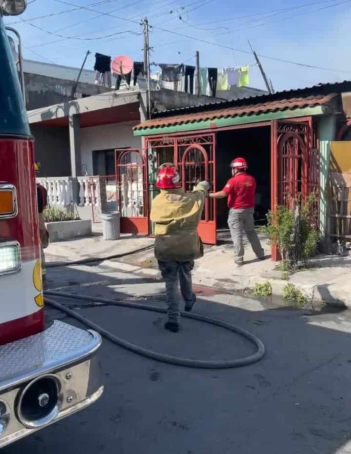 El incendio de un domicilio en la Colonia Fabriles movilizó la tarde de ayer a elementos de Bomberos de Nuevo León y elementos de Protección Civil del Estado y Monterrey.