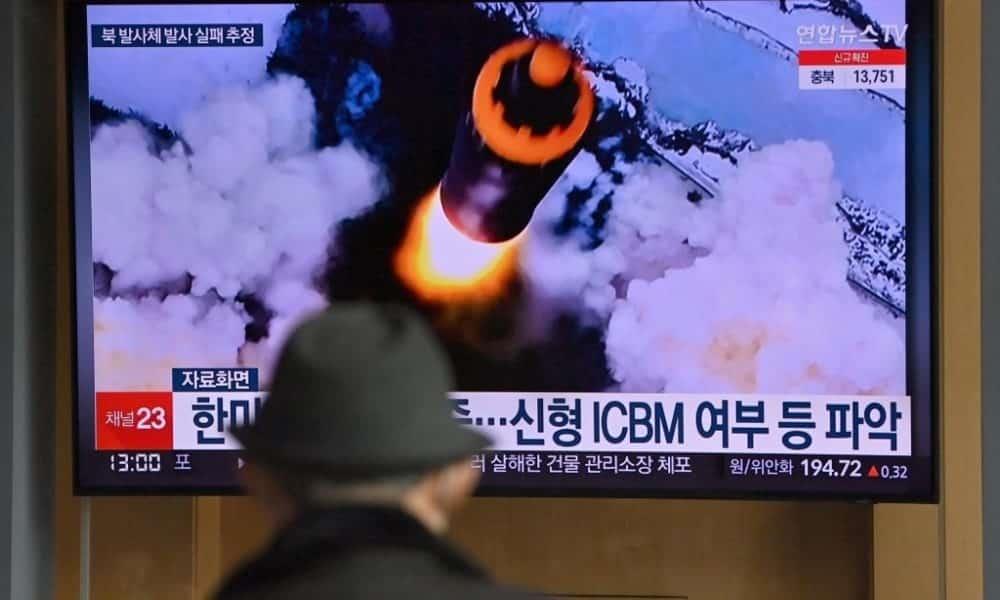 Lanza Corea del Norte 60 obuses cerca de isla surcoreana