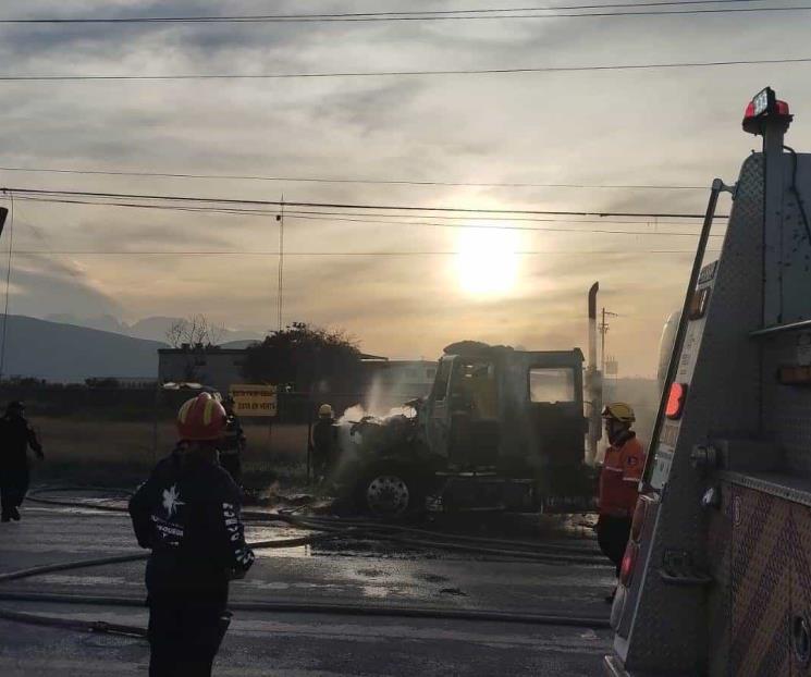 Se incendia pipa en Escobedo