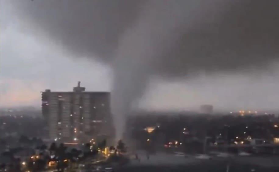 Tornado toca tierra y deja cortes de luz a su paso al sur de Florida