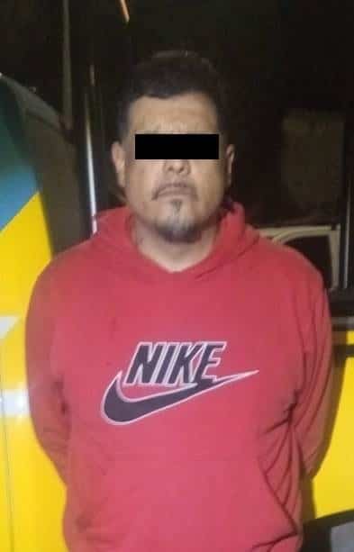 Con una bolsa en la que llevaba 10 cartuchos hábiles y otra con mariguana, fue detenido un hombre por elementos de Seguridad Pública de Monterrey, la madrugada de ayer en la Colonia Talleres.