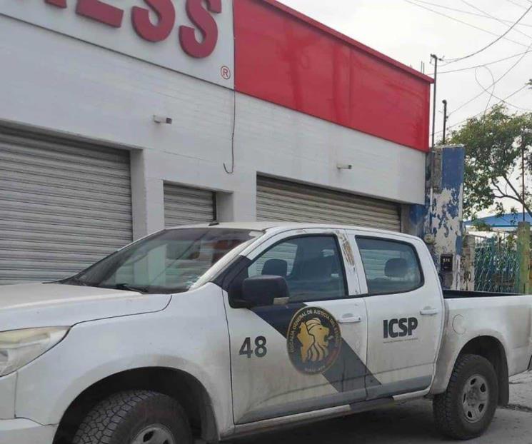 Asaltan lote y se roban tres automóviles en Santa Catarina