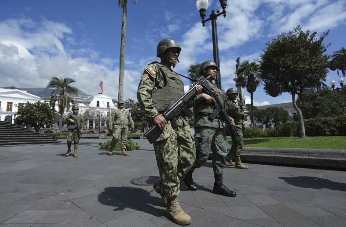 Detiene ejército de Ecuador a 329 "terroristas"