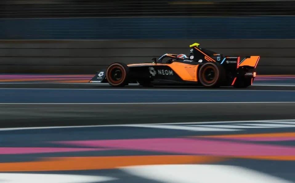 Domina McLaren práctica 1 de Fórmula E