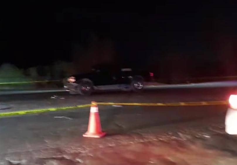 Una mujer sin vida y dos menores lesionadas, al parecer sus hijas, dejó un choque entre un par de vehículos, la noche del sábado en la Carretera a Reynosa, municipio de Cadereyta Jiménez.