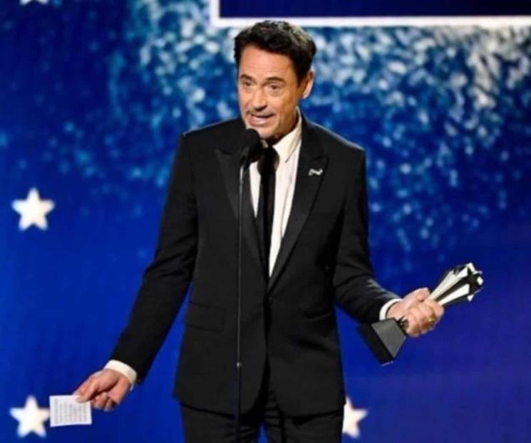 Robert Downey Jr. se burla de los críticos en los Critics Choice