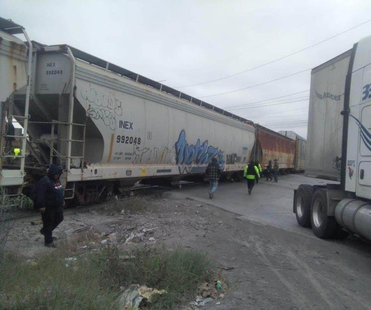 Impacta tren a tráiler en Escobedo