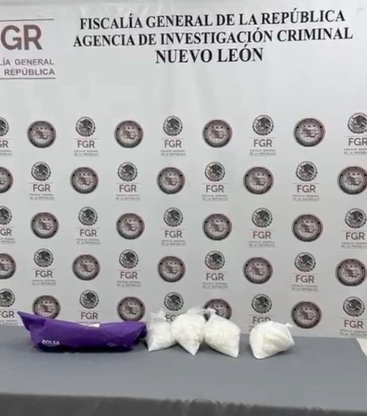 Un hombre y una mujer que llevaba más de tres kilos de metanfetaminas en el auto en que viajaba, fueron detenidos por elementos de la Fiscalía General de la República (FGR), adscritos a la Policía Federal Ministerial (PFM) de la Agencia de Investigación Criminal (AIC) en Nuevo León, en el municipio de Allende.