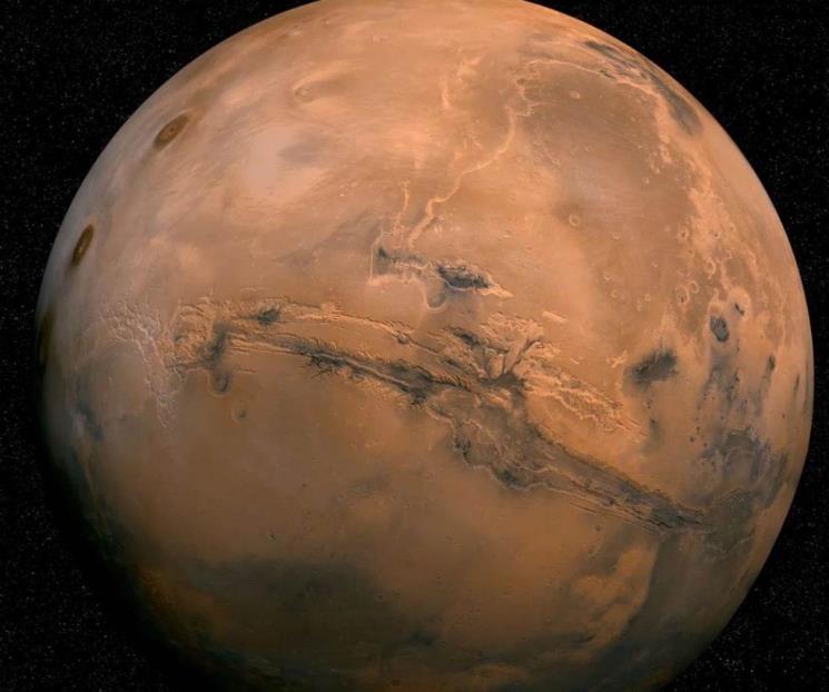 Hallan enormes depósitos de agua congelada bajo el planeta Marte