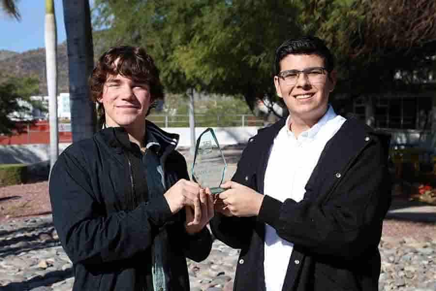 Por su trayectoria: Gobierno municipal premia a estudiantes Tec