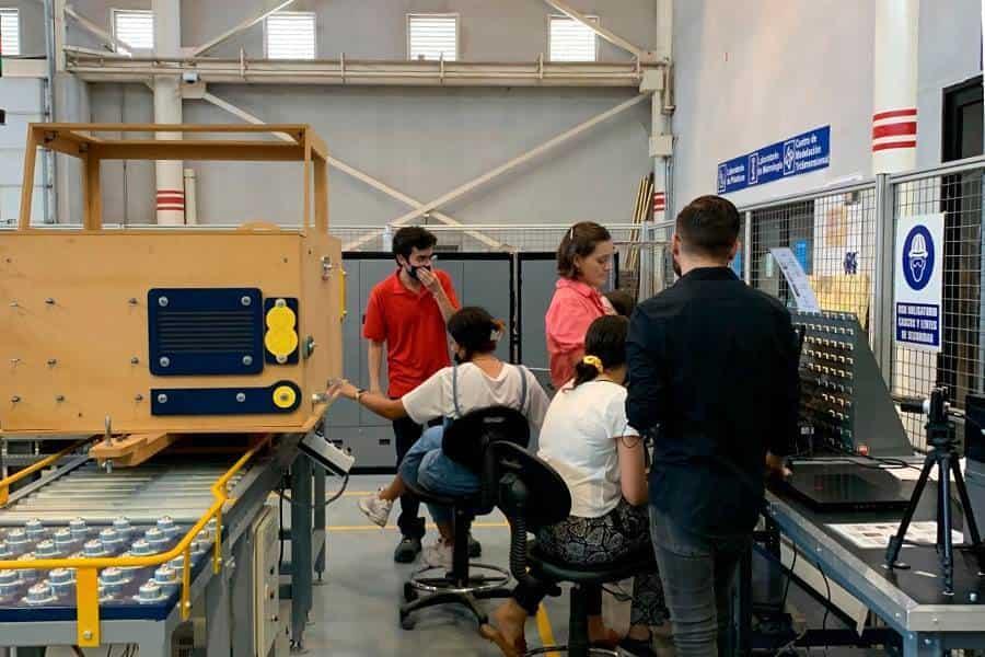 Smart factory: alumnos Tec trabajan con el futuro de la industria