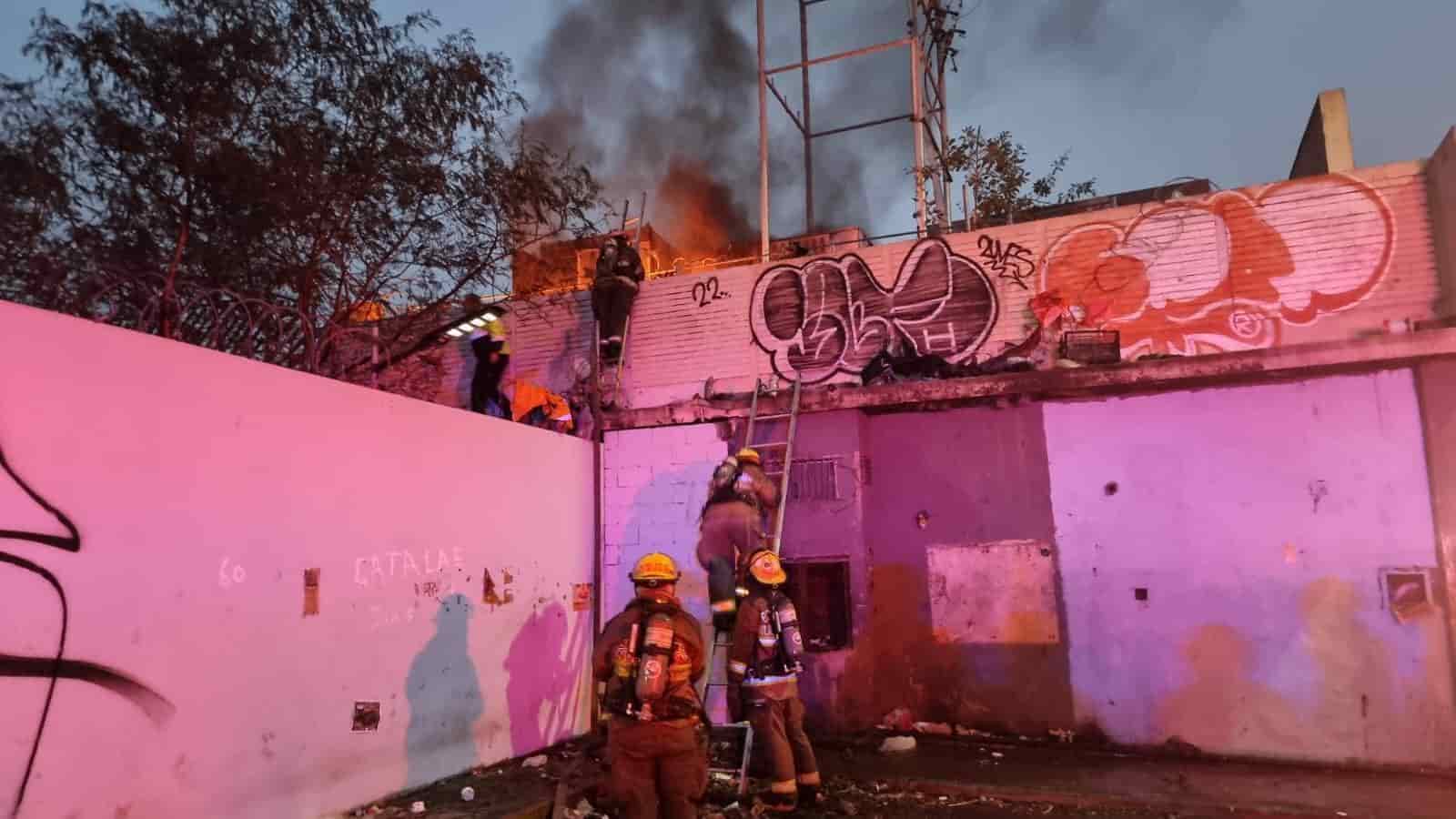 El incendio de un negocio abandonado, movilizó ayer por la mañana a las autoridades en la Colonia Industrial, municipio de Monterrey.