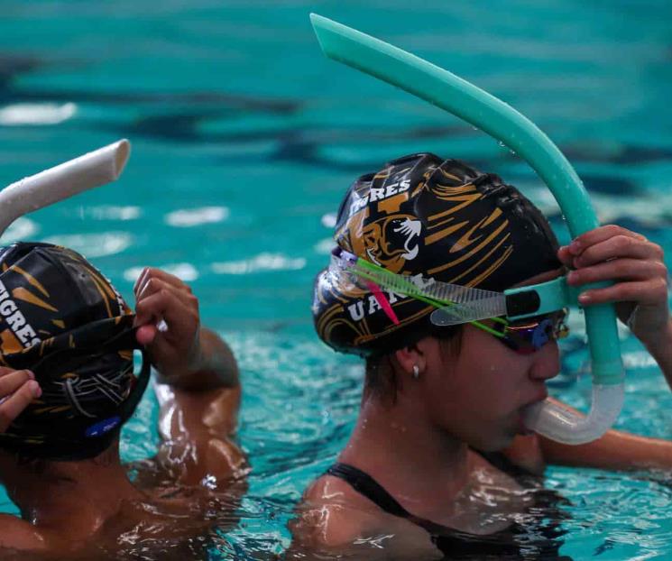 Inician cursos de natación en Centro Acuático Universitario