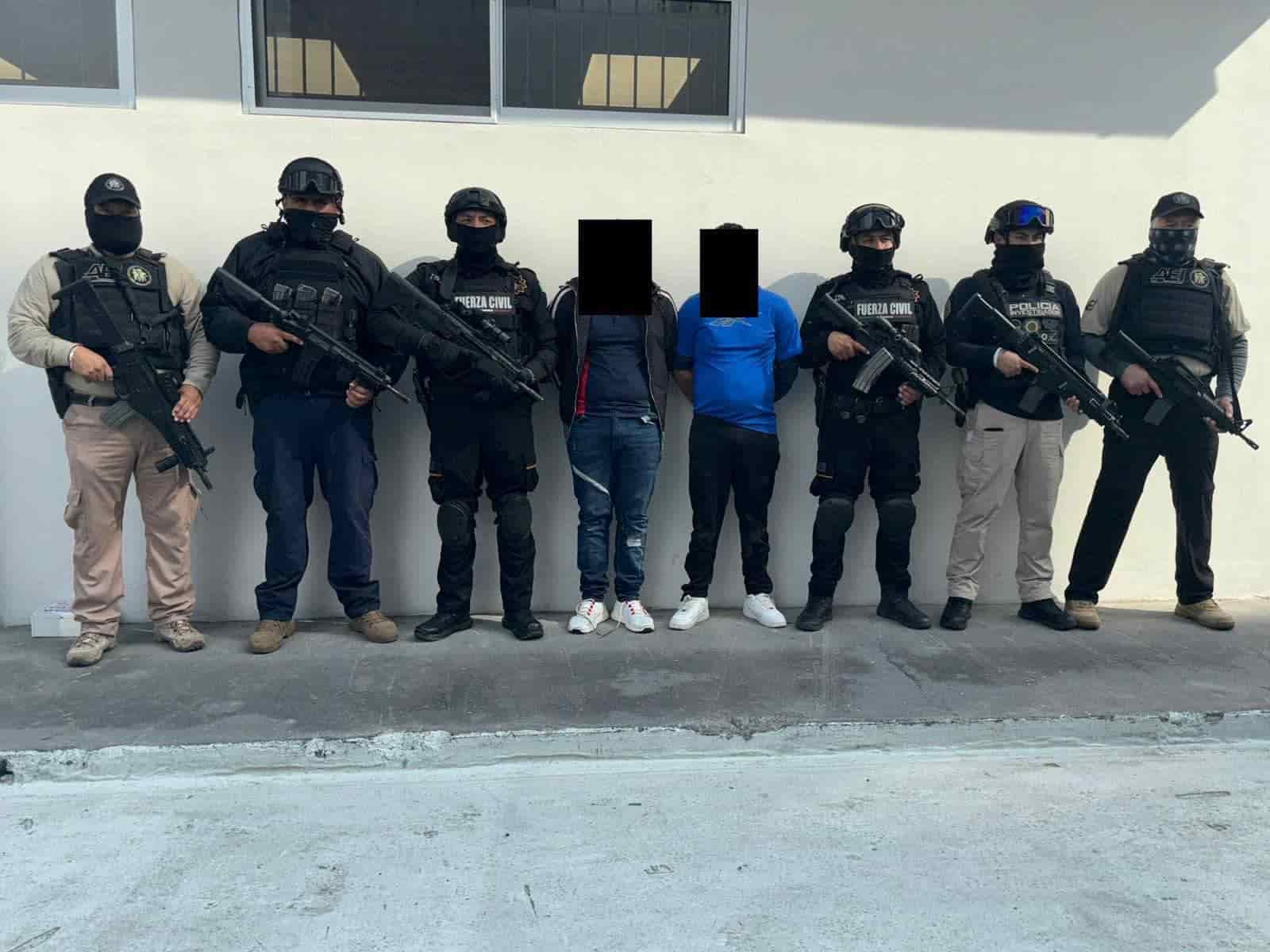 El pistolero que agredió a balazos la fachada de un antro de vicio en Guadalupe, fue capturado con un arma de fuego y dosis de enervantes.