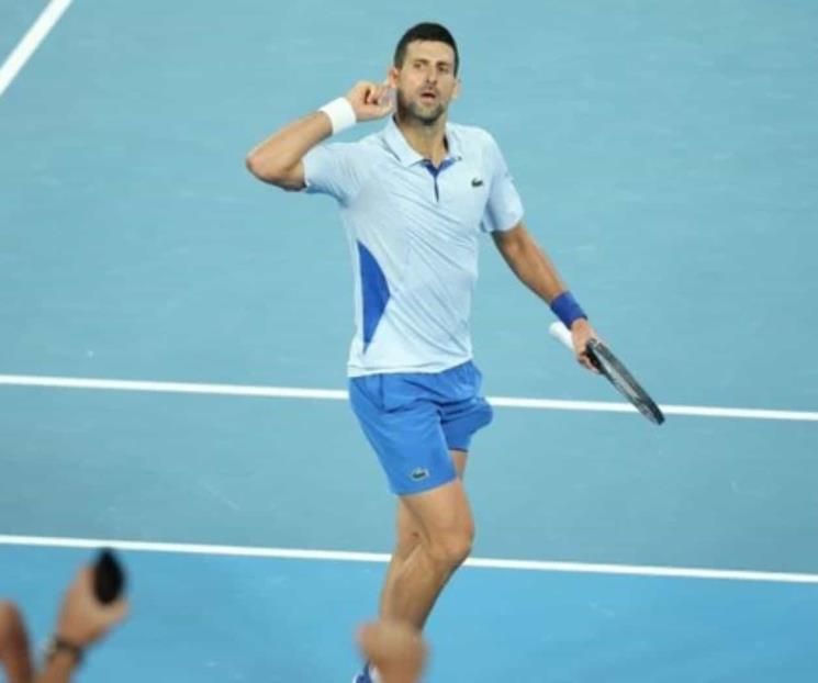 Sufre Djokovic pero avanza a semifinales en Australia