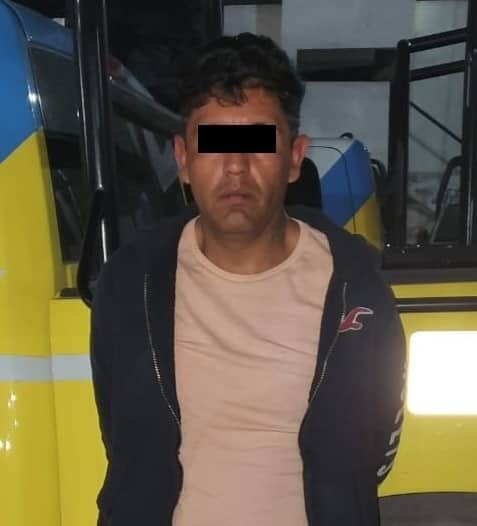 Cuando se realizaba un Operativo frente a la Alameda Mariano Escobedo, un hombre que circulaba a bordo de un vehículo, fue detenido por oficiales de la Policía de Monterrey, presuntamente al encontrarle en su poder 27 dosis de la droga tipo cristal.