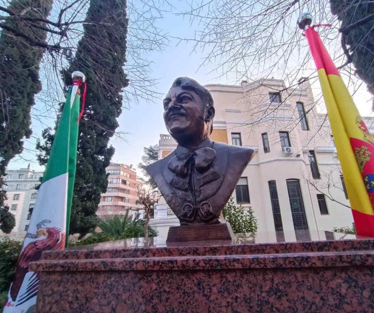 Develan en España busto de José Alfredo Jiménez
