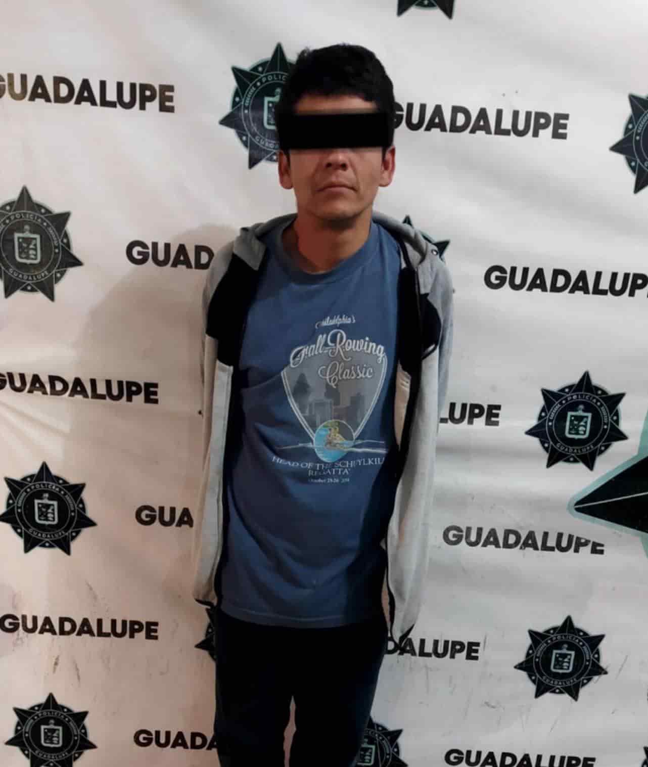 Elementos de la Policías de Guadalupe detuvieron la madrugada de ayer a un hombre que fue localizado dentro de un domicilio y en posesión de varios perfumes, que sustrajo de la vivienda, el Fraccionamiento Azteca.
