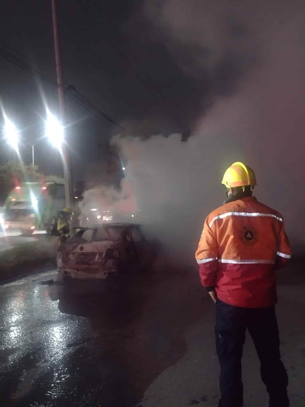 Un hombre que cruzó la Carretera a Monclova, murió atropellado por un automovilista que se dio a la fuga, la madrugada de ayer en el municipio de Escobedo límite con El Carmen.