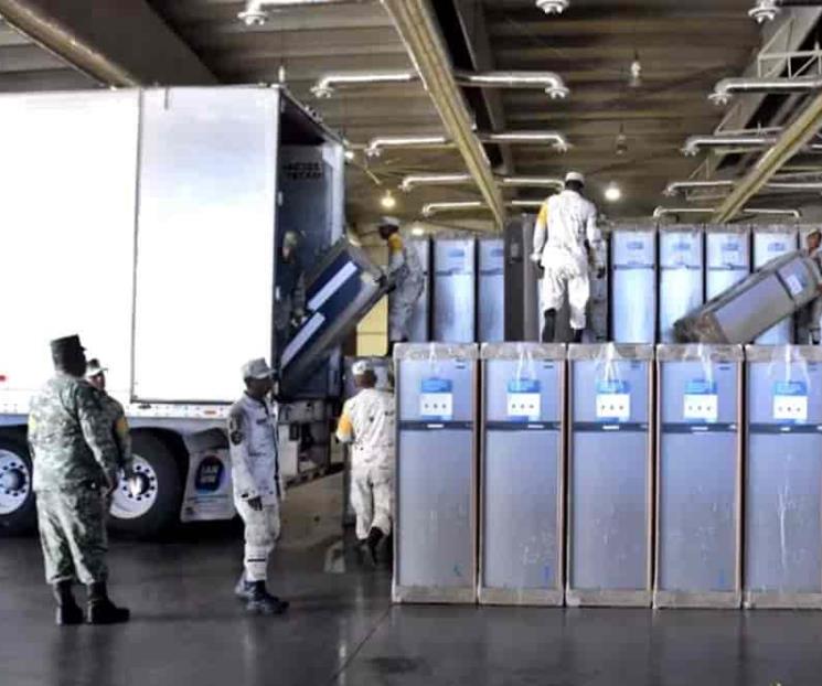 AMLO anuncia llegada refrigeradores y estufas para damnificados