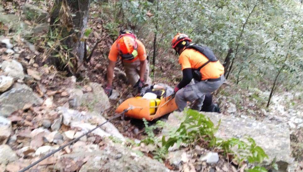 Sufre mujer lesión en el Cerro de la Silla y la rescatan