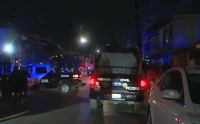 El presunto participante en el asalto a una joyería, fue detenido por elementos de la Policía de Monterrey cuando circulaba en un auto y en contra por uno de los carriles exclusivo de la Ecovía, la noche del martes en la Colonia Moderna.