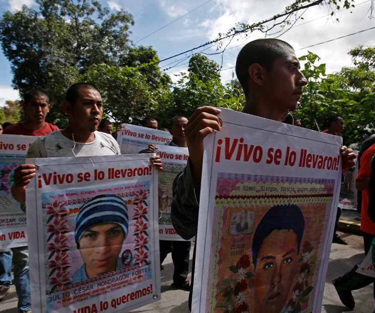 Nueva orden de aprehensión a los 8 militares por Ayotzinapa