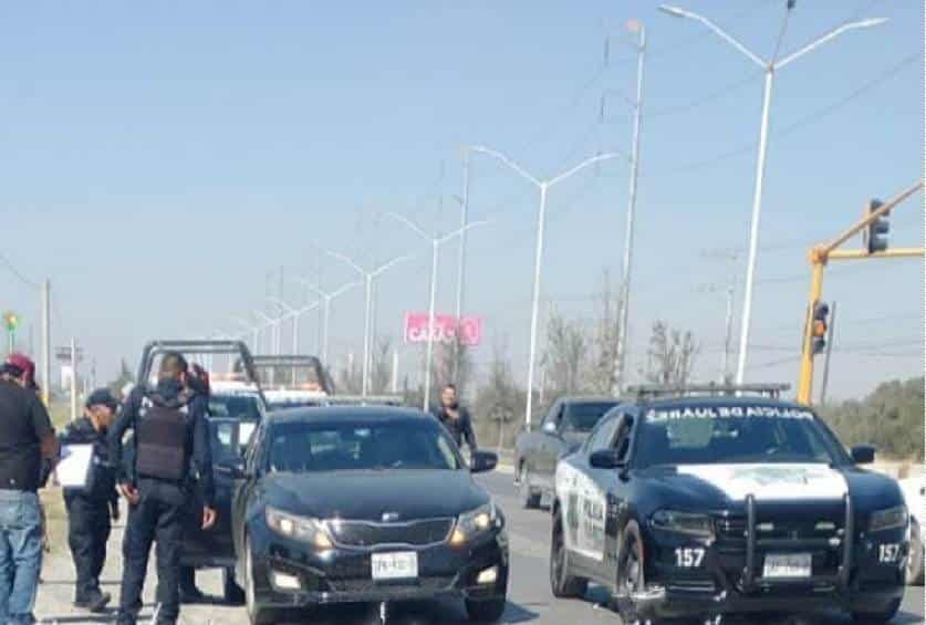 Una intensa movilización policiaca se registró en los municipios de Juárez y Cadereyta, al reportarse la persecución de dos integrantes de una banda de robacarros.