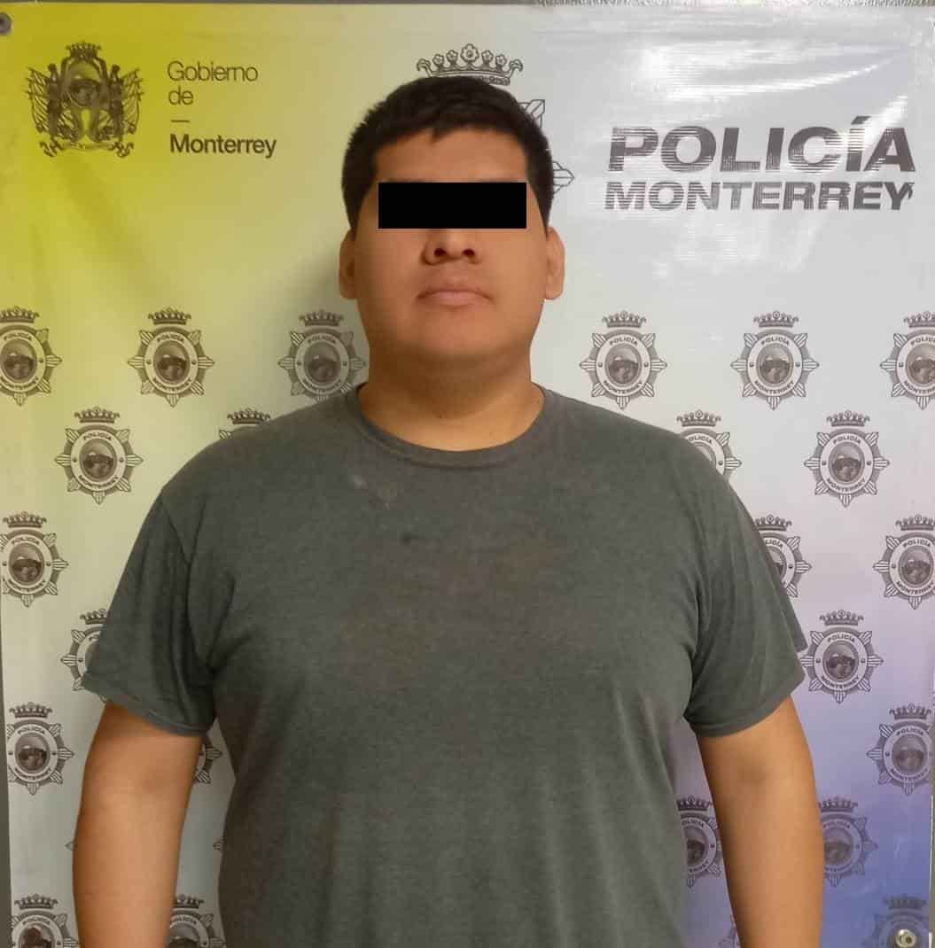 Un hombre con diversas denuncias por abuso sexual contra mujeres en parques públicos, principalmente en las colonias Primavera y Contry, fue detenido por la Policía de Monterrey luego de ser denunciado, en la Colonia Cerro de la Silla.