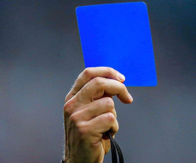 Desmiente FIFA implementación de la tarjeta azul en fútbol