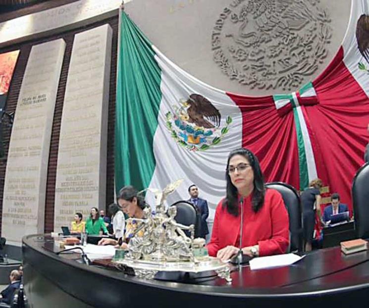Turnan diputados a comisiones iniciativas de López Obrador