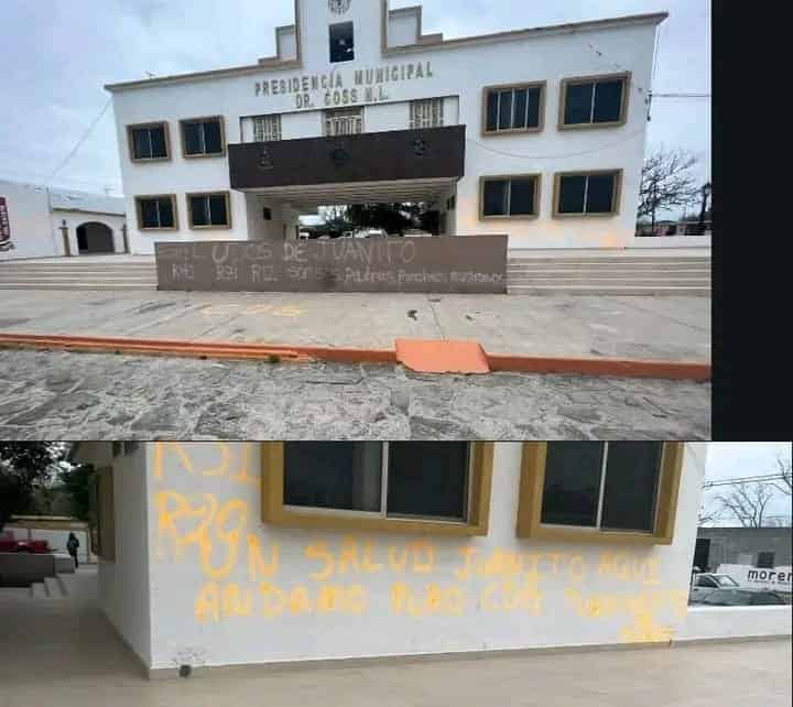 La Presidencia Municipal de Doctor Coss fue vandalizada por presuntos integrantes de un grupo delictivo, quienes la madrugada de ayer dejaron pintas en el inmueble.