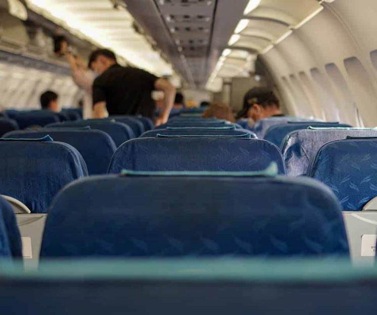 Llueven gusanos a pasajeros en vuelo de Delta Airlines