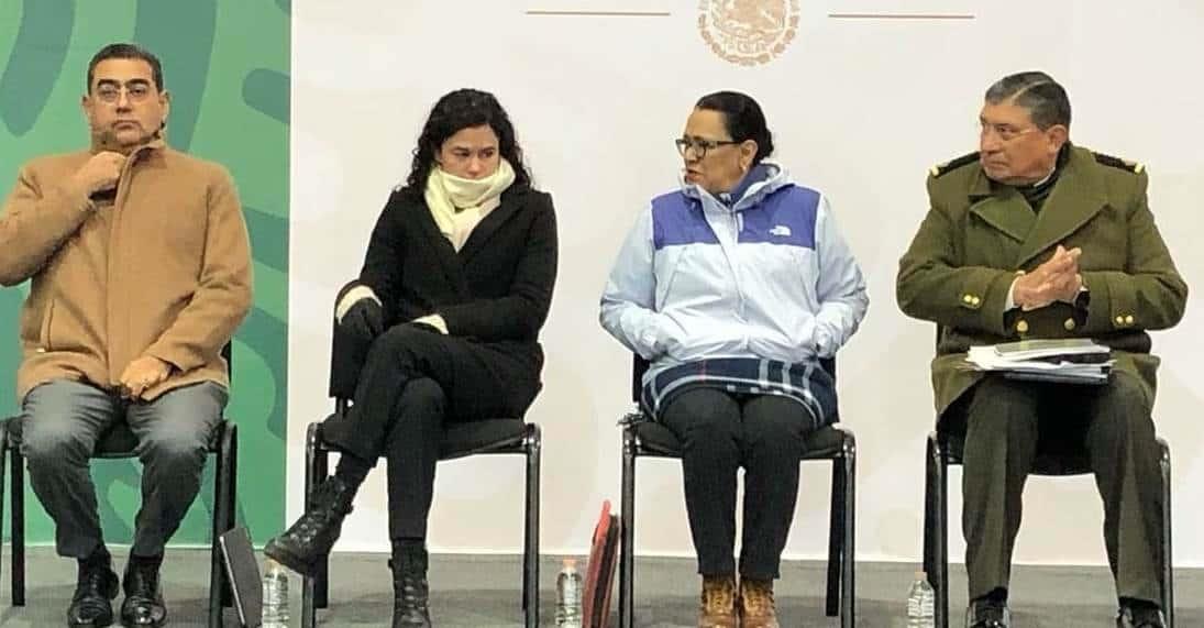 AMLO y gabinete sufren del frío durante mañanera en Puebla