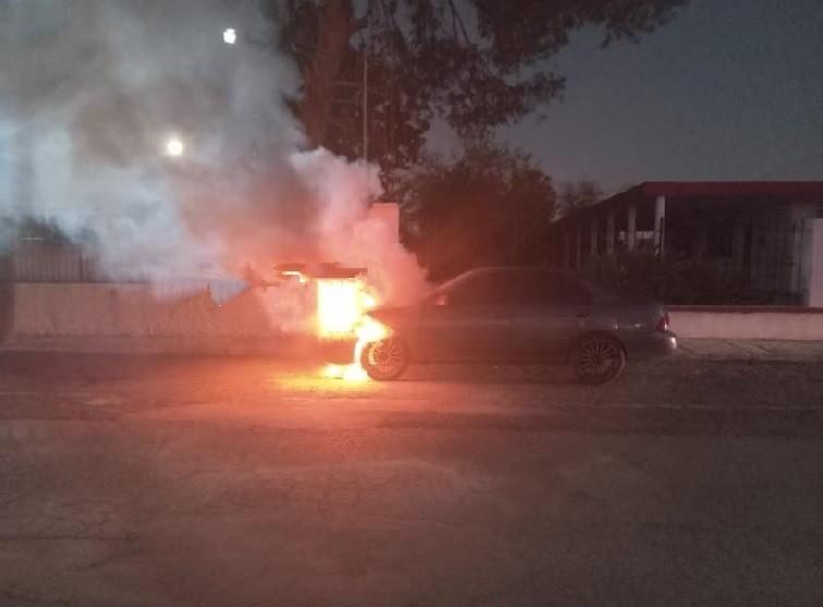 Arde auto en Hualahuises