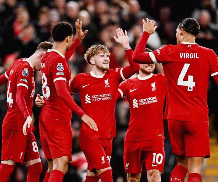 Liverpool golea al Luton y se alejan en la cima de la Premier League