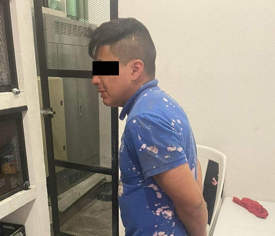 Al ser sorprendido al interior de un hotel, presuntamente para robarse una televisión, un menor fue detenido por oficiales de la Policía de Monterrey, en la Colonia Modelo, al oriente de la ciudad.