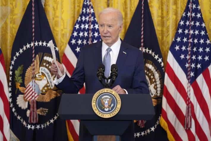 Analiza Biden decreto sobre migración