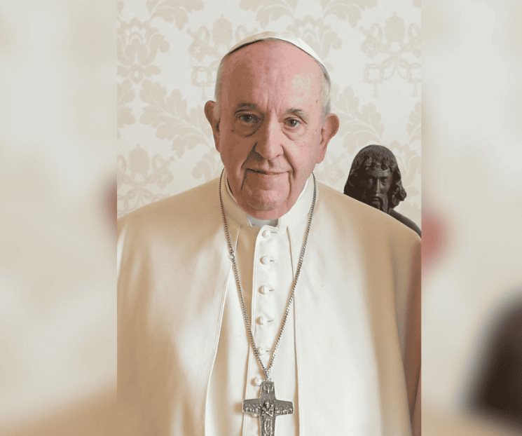 Reaparece el Papa Francisco en plaza de San Pedro tras gripe