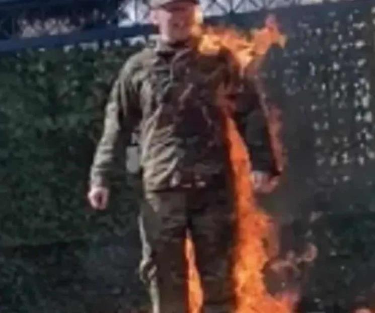 Protesta soldado prendiéndose fuego en embajada israelí de EU