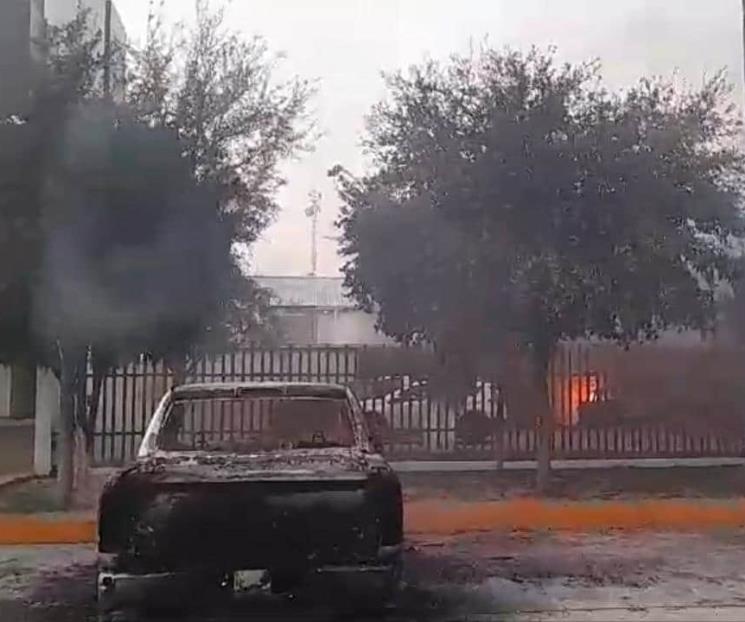 Atacan Presidencia Municipal y queman unidades oficiales