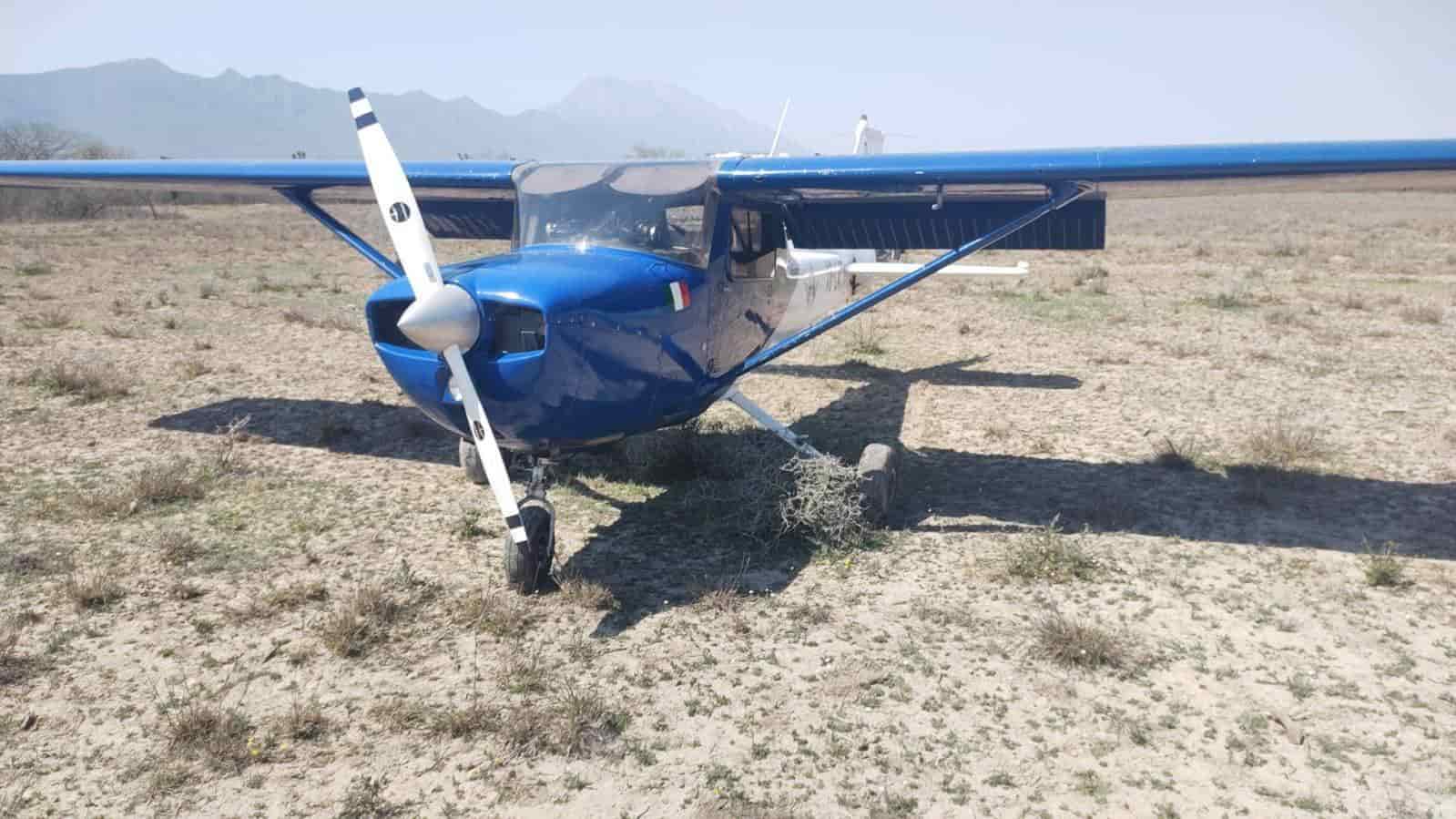Una avioneta de una escuela de aviación tuvo un aterrizaje forzoso tras una falla, ayer en un rancho del municipio de Salinas Victoria, sin que se reportaran lesionados.